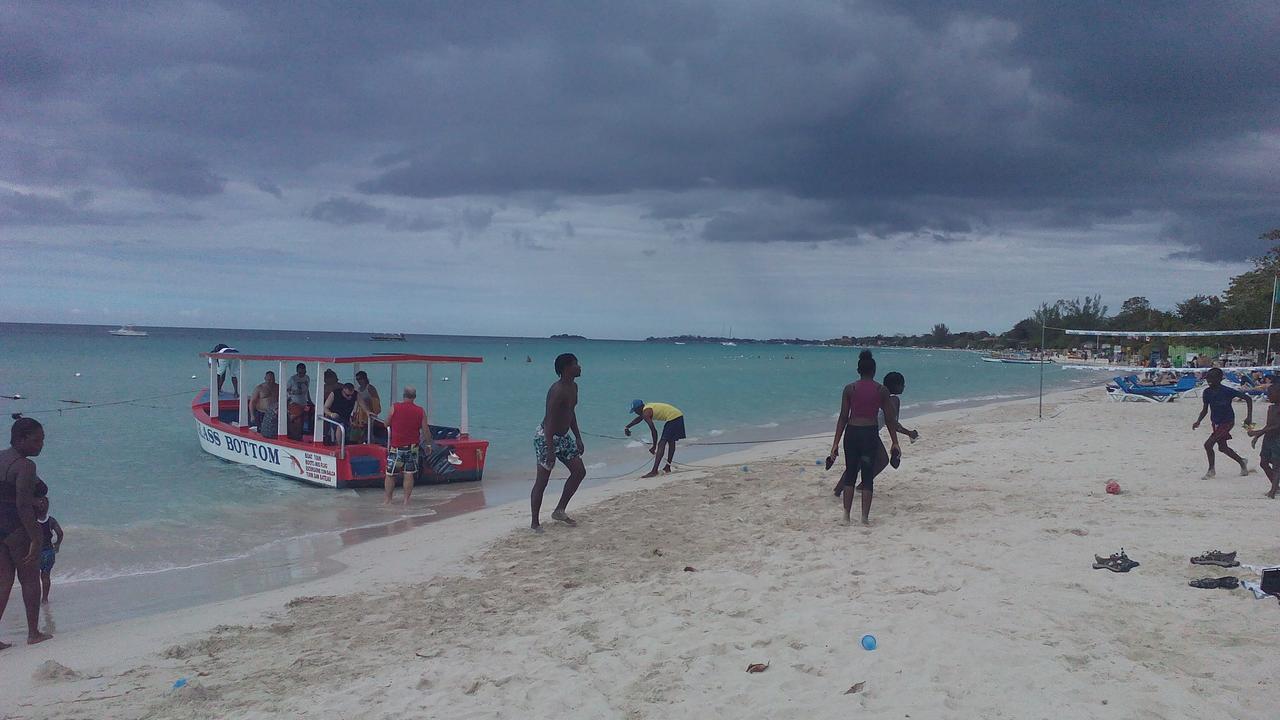 Drifters@One Mile Hostel Negril Buitenkant foto